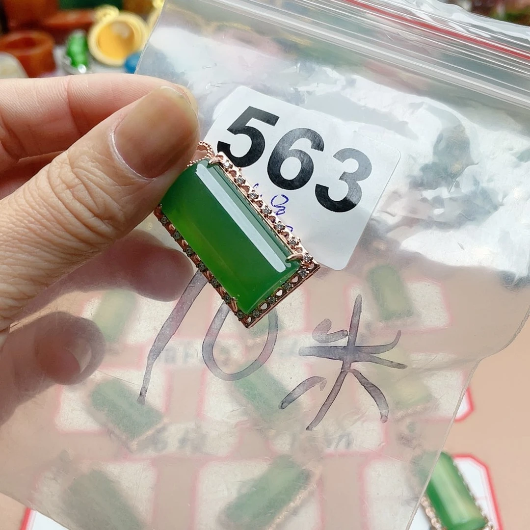 合金颈饰玛瑙/玉髓卿**?