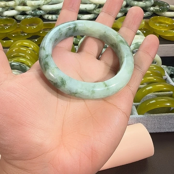 蛇纹石玉未镶嵌手镯