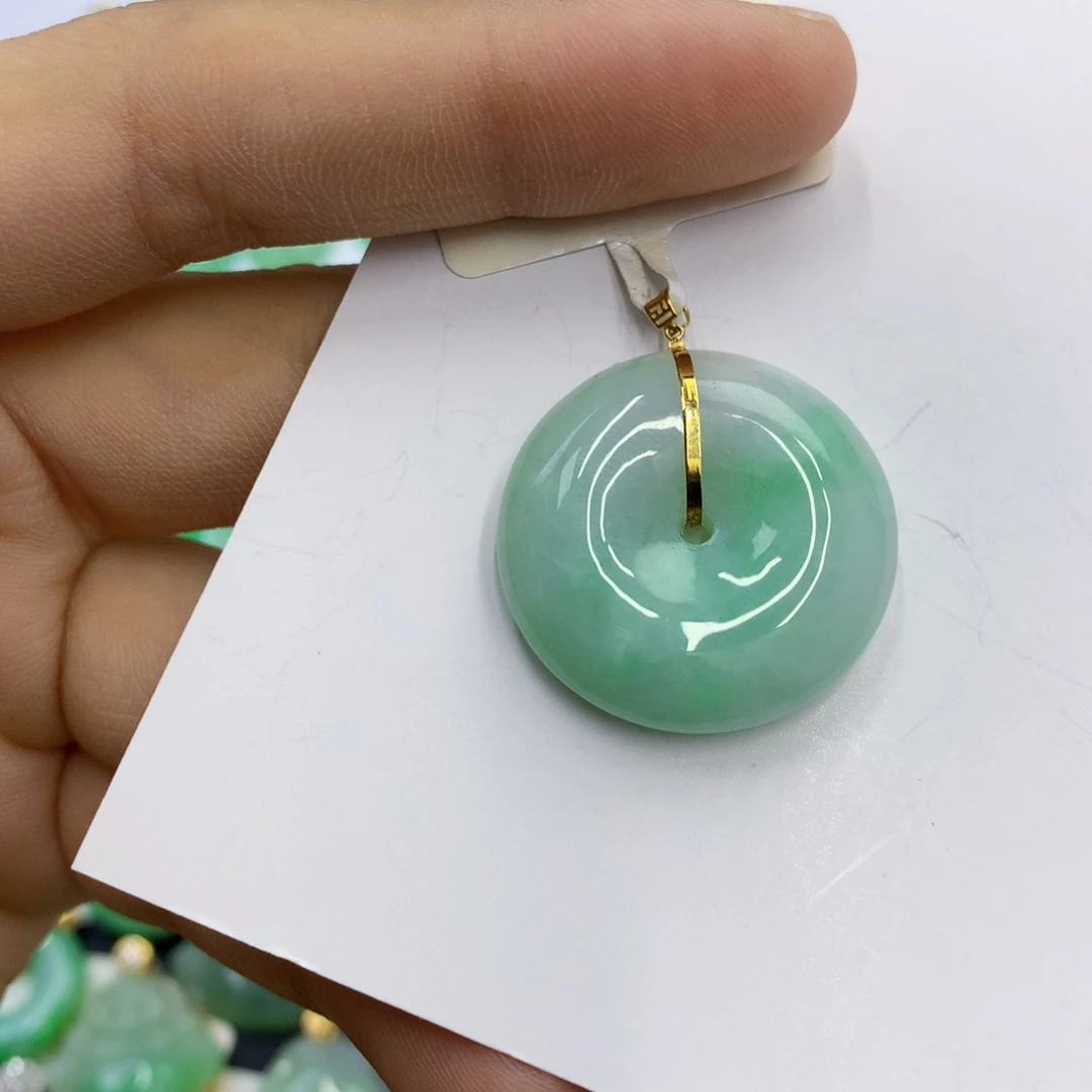 翡翠18K金镶嵌颈饰翡翠