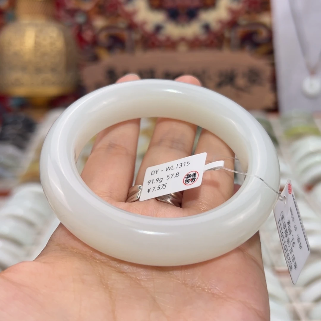 和田玉未镶嵌手镯