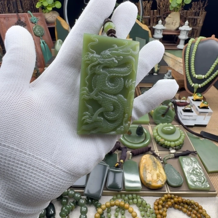 云***虫岫岩河磨玉（透闪石质玉）未镶嵌颈饰