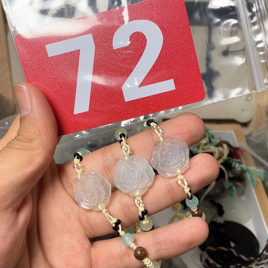 蛇纹石玉颈饰合金