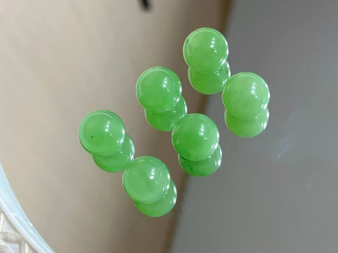 俄罗斯碧玉乌兰乌德苹果绿微黑点卡12精品单珠多样性发货拍一发一
