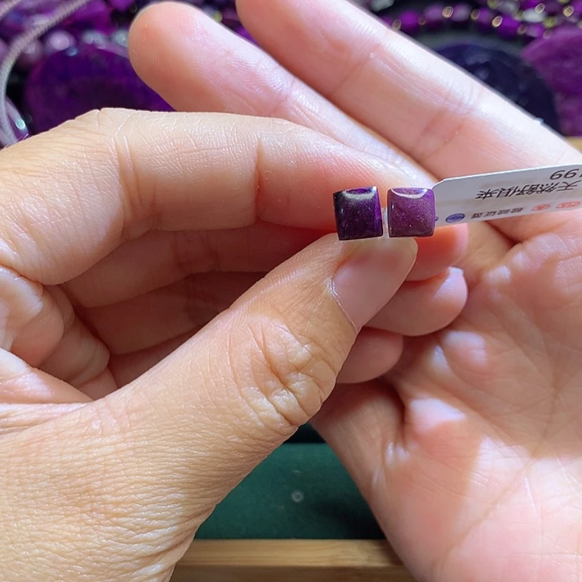 【闪购商品】银S925镶嵌苏纪石（舒俱来）耳钉