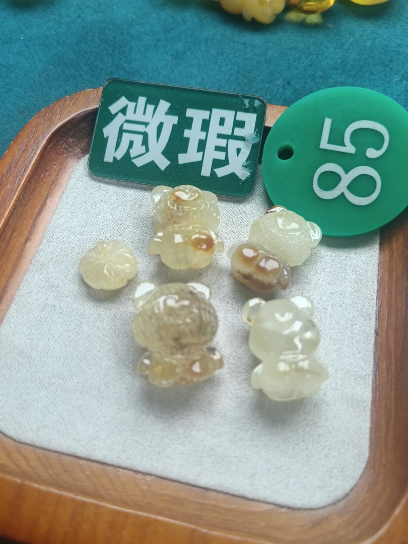 天然原矿无优化蜜蜡小熊