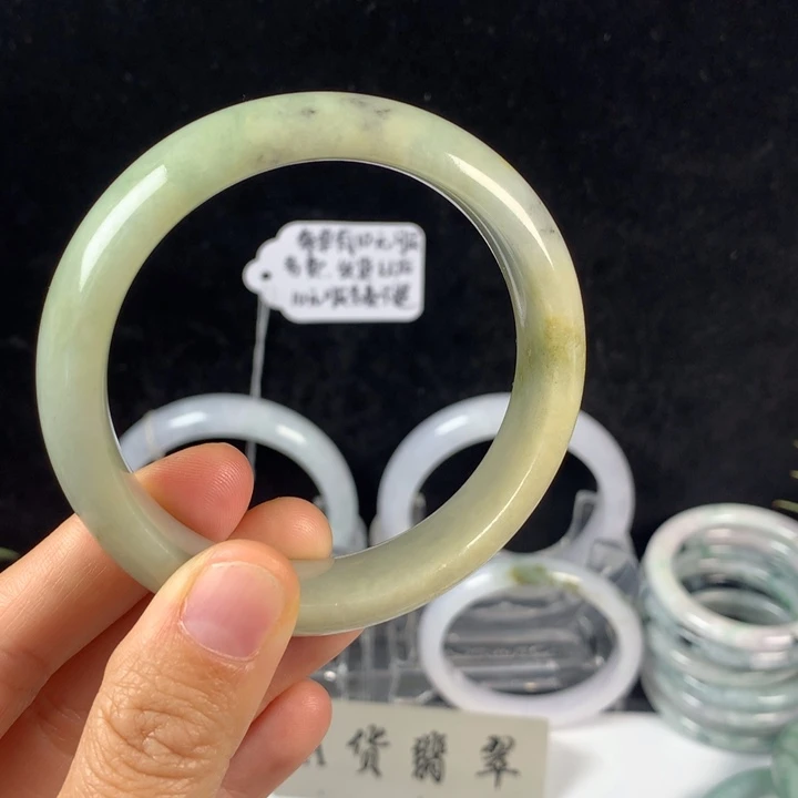 翡翠未镶嵌手镯30号。56.2圈