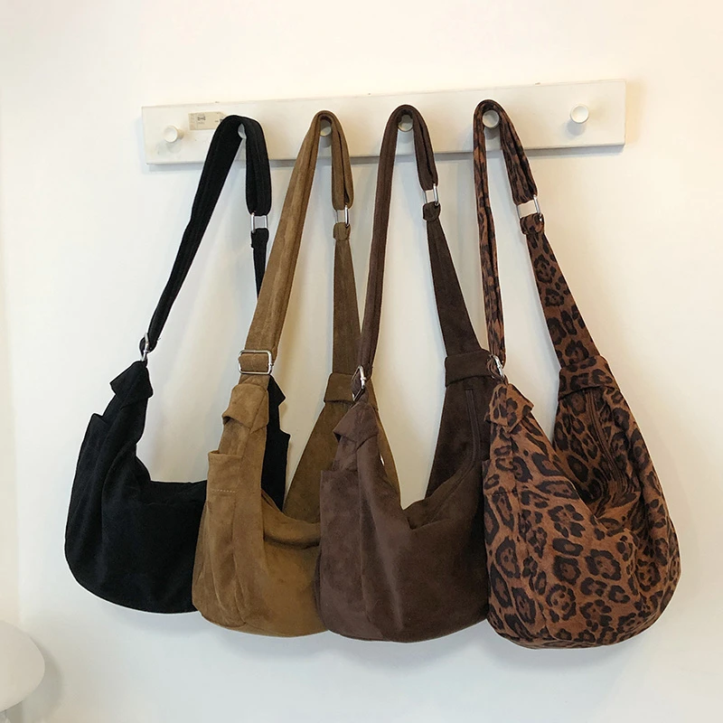 秋冬新款大容量百搭可调肩带复古单肩款斜挎包休闲复古ins饺子包