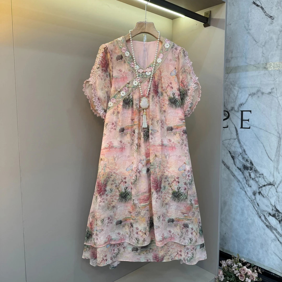 2025新中式国风重工花边盘扣流苏江南风水画宽松胖mm慵懒风连衣裙