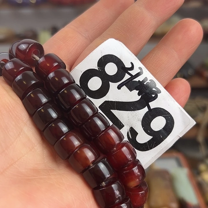 玛瑙/玉髓颈饰未镶嵌胡**照