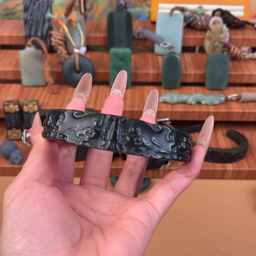 翻***饭和田玉（糖玉）未镶嵌颈饰