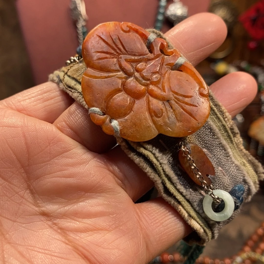 翡翠吊坠(赠链)未镶嵌