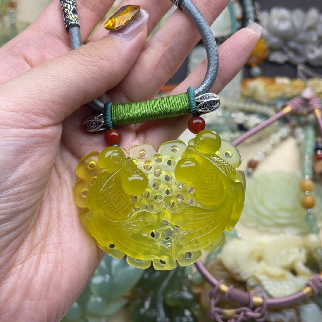 蛇纹石玉颈饰未镶嵌