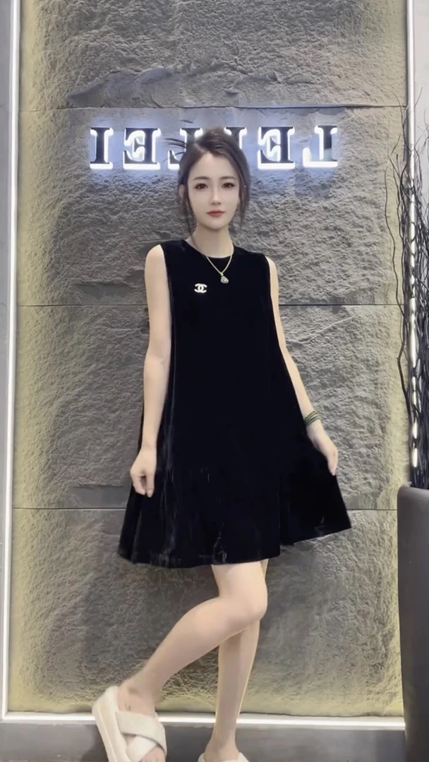 莉姐推荐：高级感黑色无袖背心鱼尾短裙连衣裙