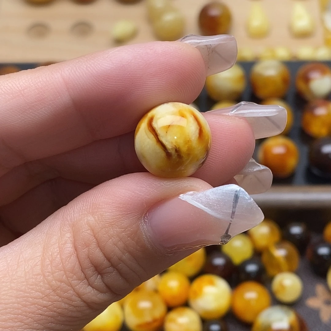 一***郭虫珀未镶嵌裸石蜜蜡