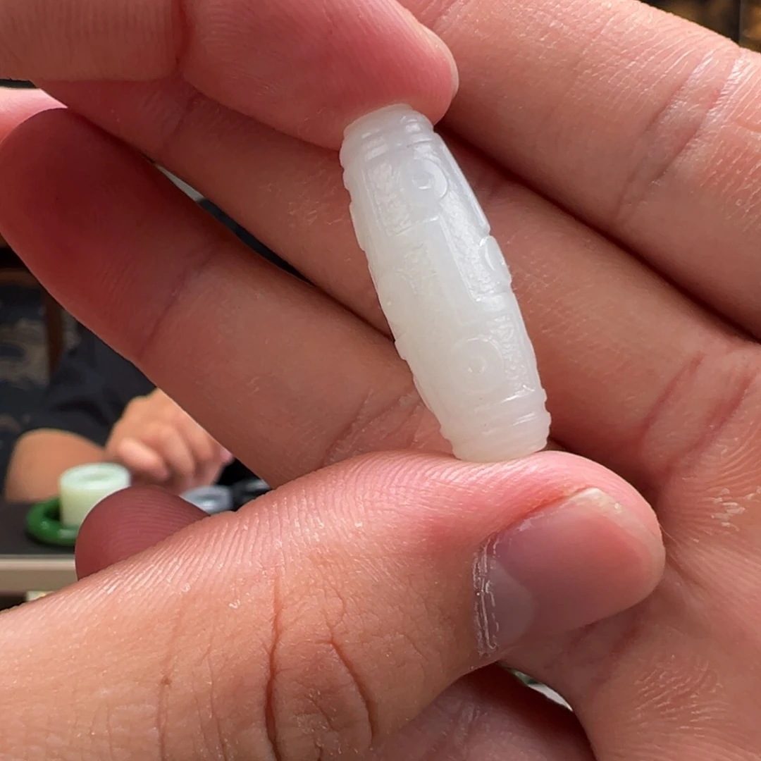 手串未镶嵌和田玉卡10.5mm九眼