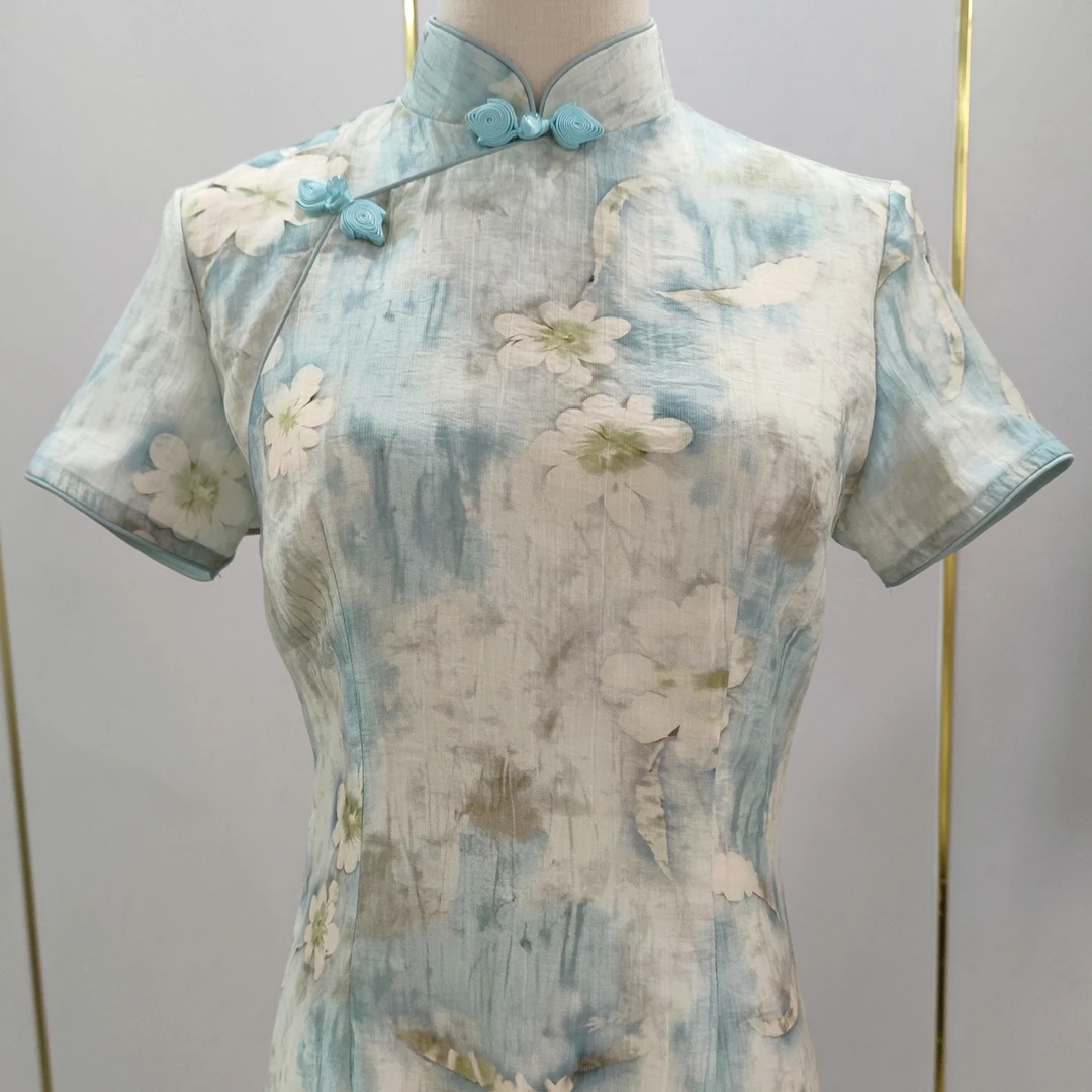 672 年轻款素雅晕染《烟雨》旗袍