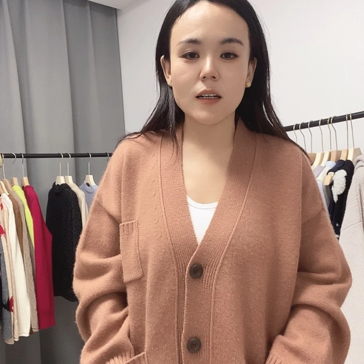 热巴同款开衫焦糖色。