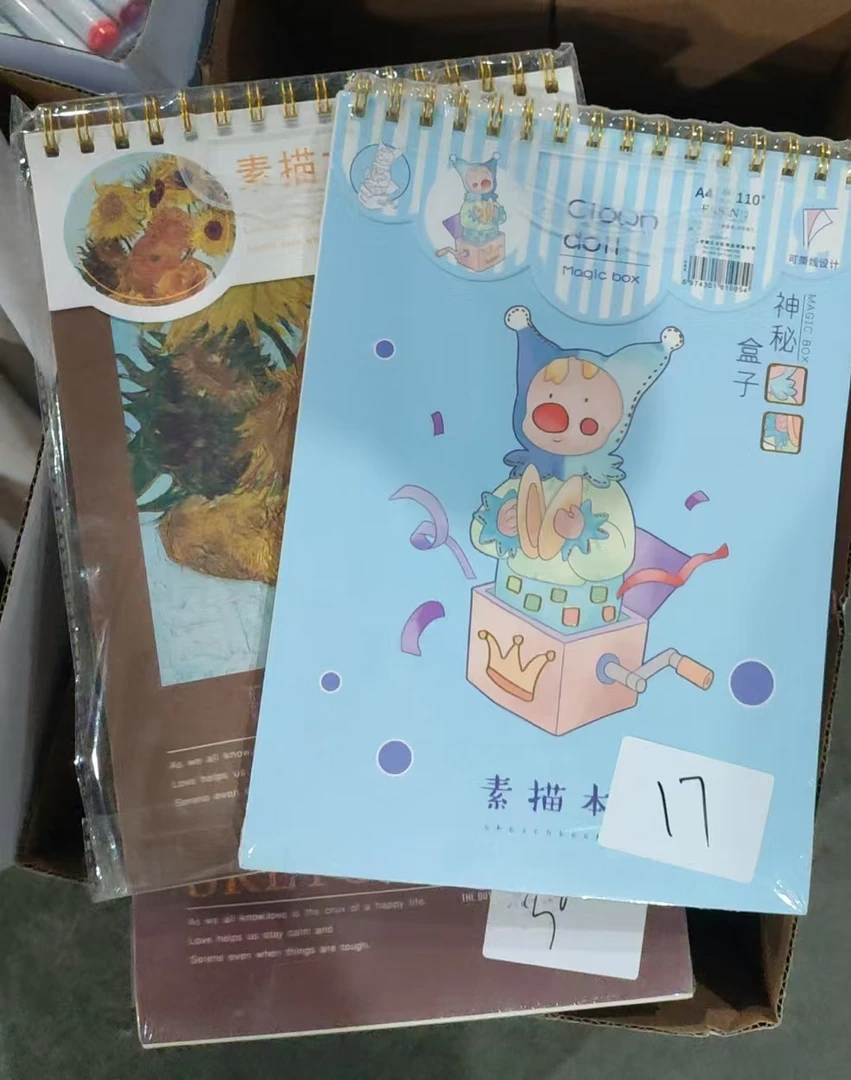 加厚A4素描本专业美术绘画本随机发