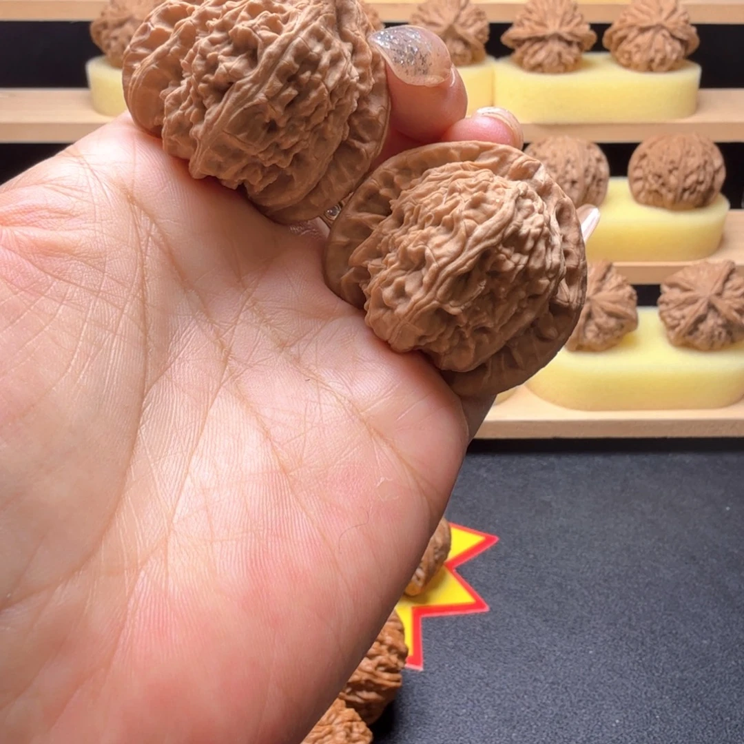 文玩核桃吊坠39尺三角白