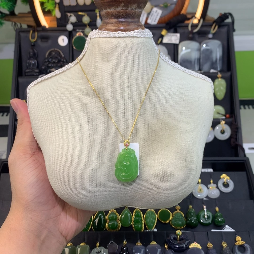 和田玉18K金镶嵌吊坠(赠链)