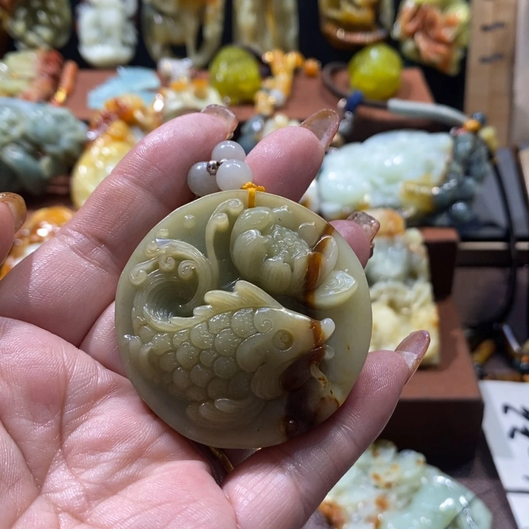 蛇纹石玉颈饰未镶嵌
