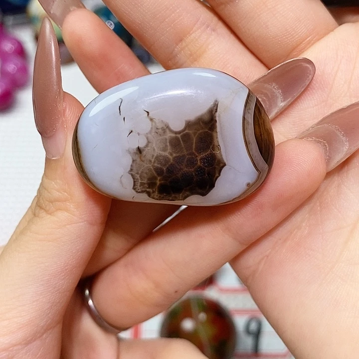 曾***经玛瑙/玉髓未镶嵌珠宝奇石