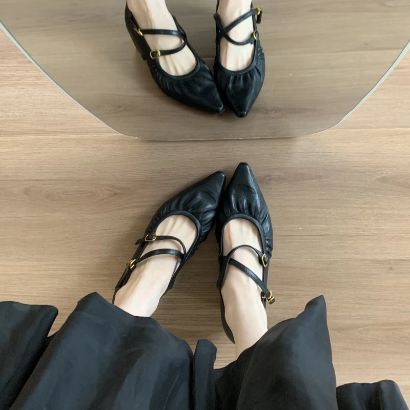 法式复古2023秋季新款一字带玛丽珍尖头平底单鞋女褶皱软底小皮鞋