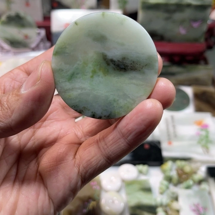 独山玉未镶嵌颈饰