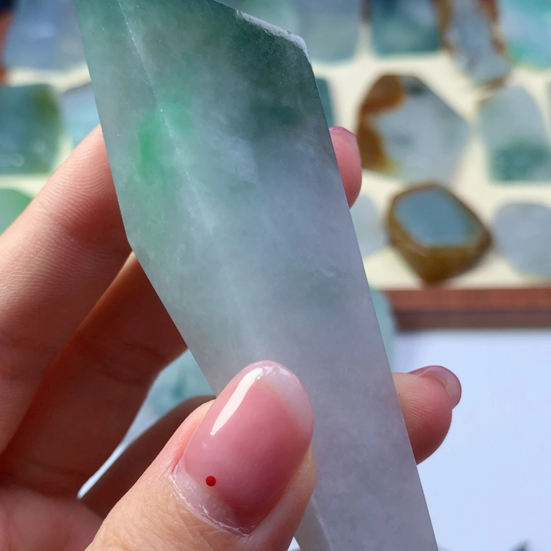 翡翠未镶嵌颈饰好