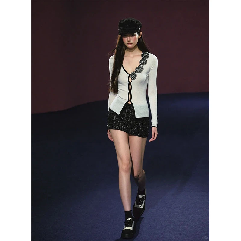 秋季小众设计款显瘦修身V领立体提花网红穿搭上衣时尚高腰半身裙