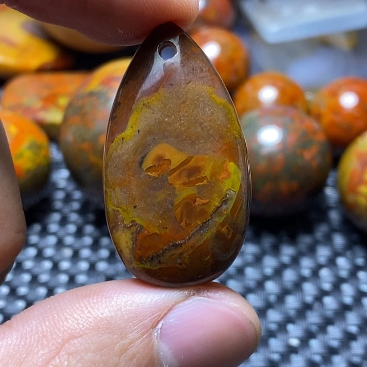 玛瑙/玉髓颈饰未镶嵌
