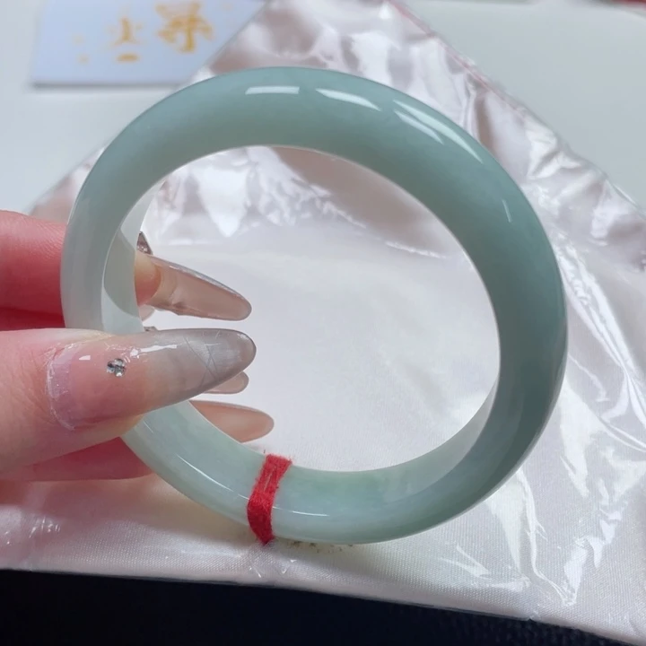 翡翠手镯未镶嵌缅甸