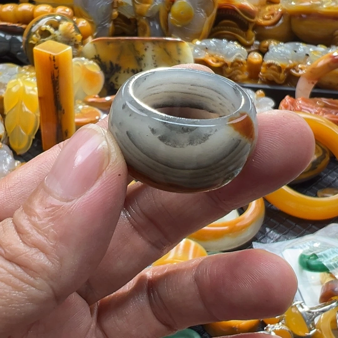 石英质玉未镶嵌颈饰