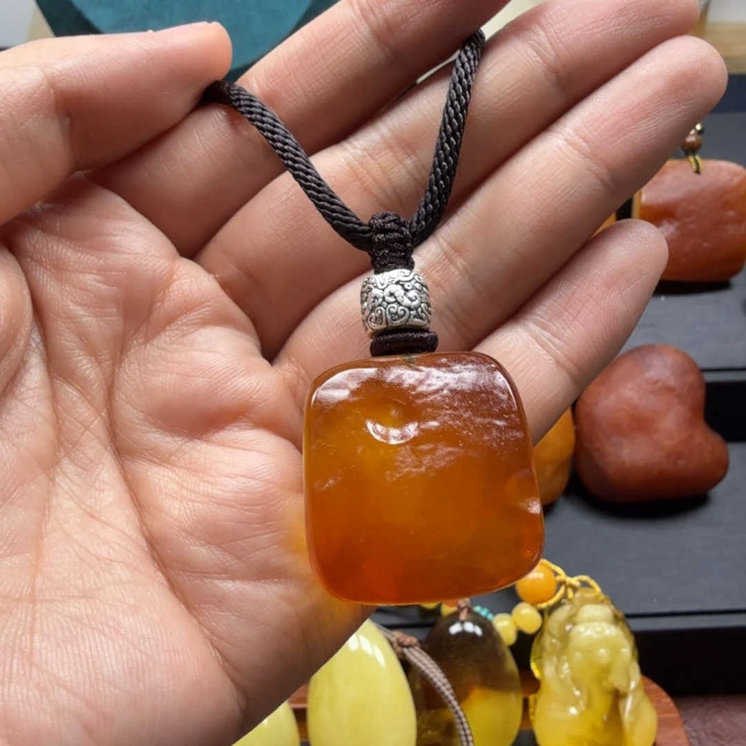琥珀吊坠(赠链)未镶嵌