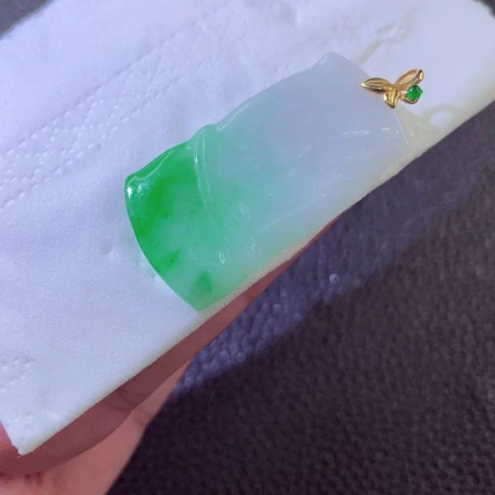 翡翠18K金镶嵌颈饰翡翠