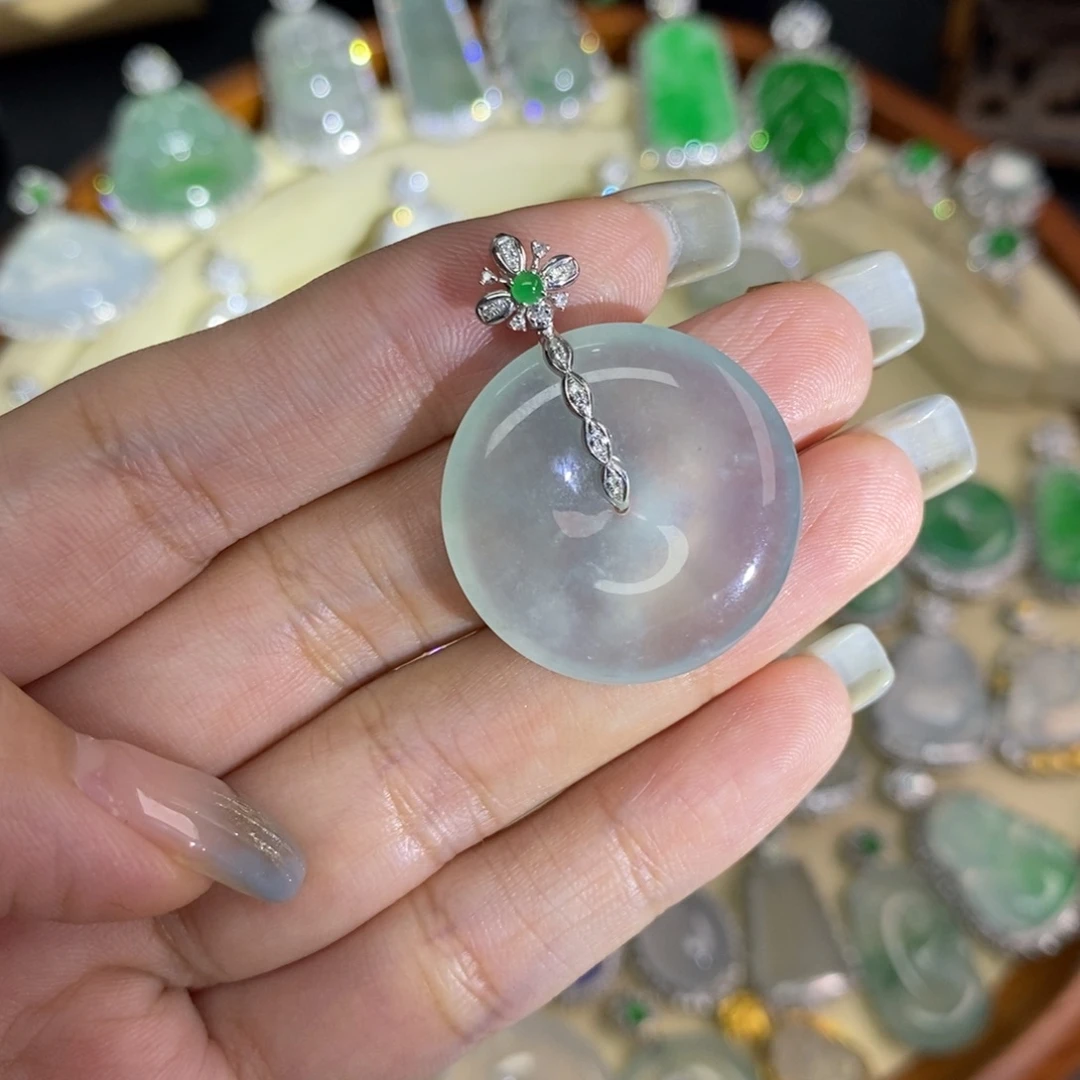 翡翠18K金镶嵌颈饰A货翡翠