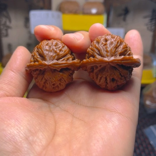 文玩核桃吊坠白狮