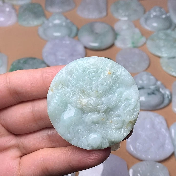 翡翠未镶嵌颈饰龙牌