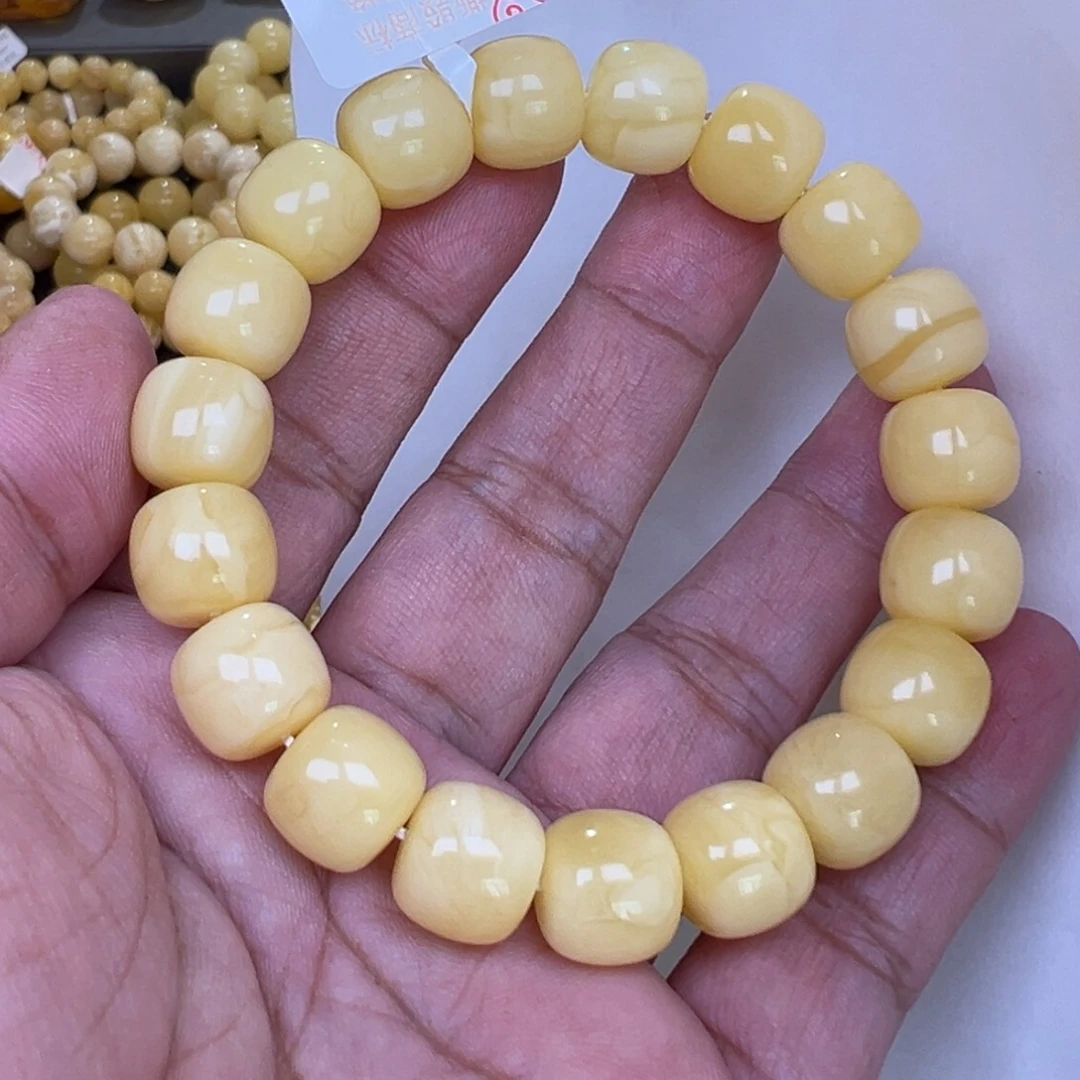 江***晨蜜蜡未镶嵌裸石12加22.29克