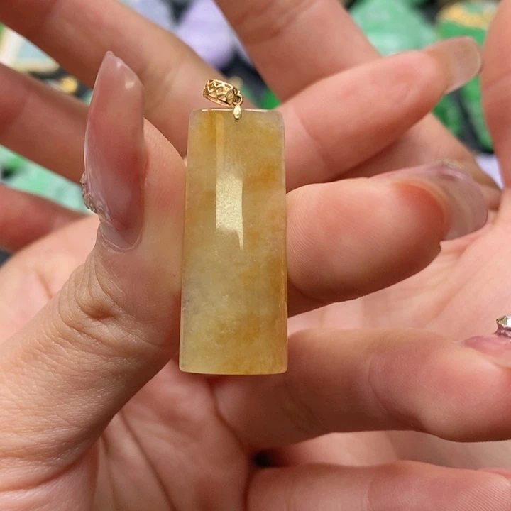 翡翠颈饰未镶嵌吊坠