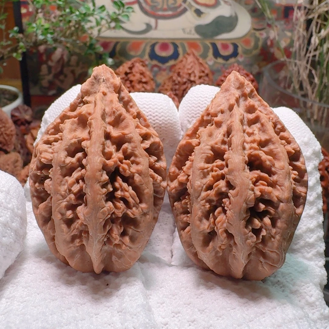 吊坠文玩核桃孔雀王