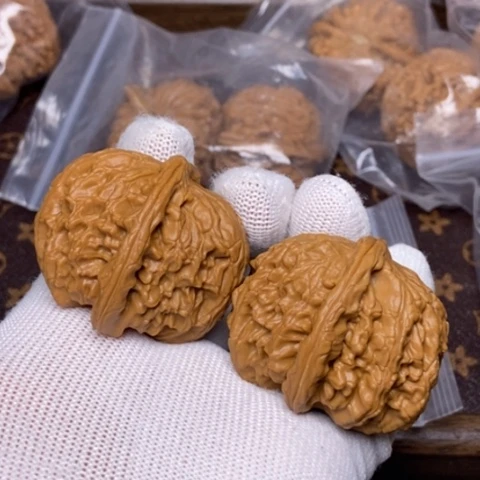 文玩核桃把件阿**艾白狮子42