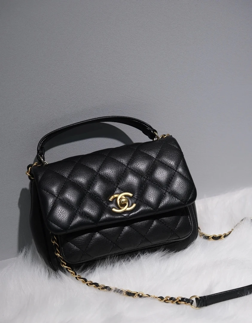 99新 Chanel/香奈儿 艾瑟尔奢品/黑金菱格纹邮差包/3556