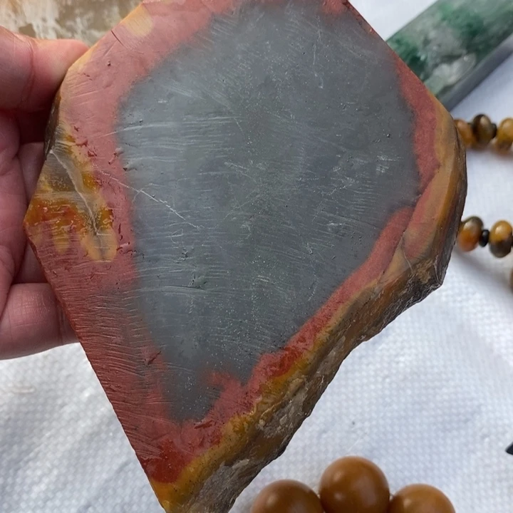未镶嵌石英质玉（黄龙玉）颈饰