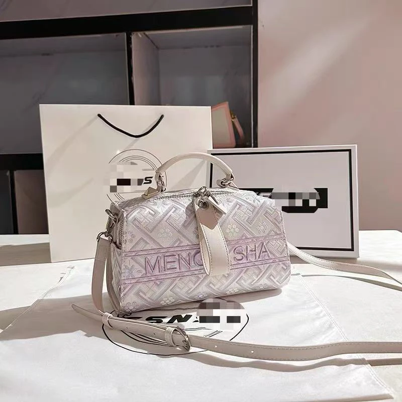 香港轻奢2025新款民族风壮锦刺绣波士顿枕头包单肩斜挎包时尚包