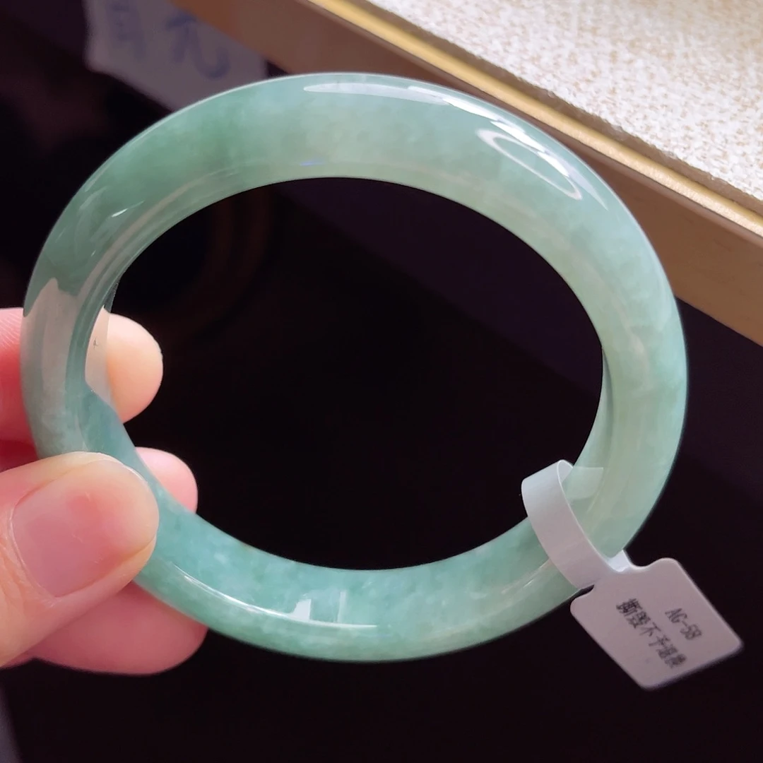 翡翠手镯未镶嵌手镯