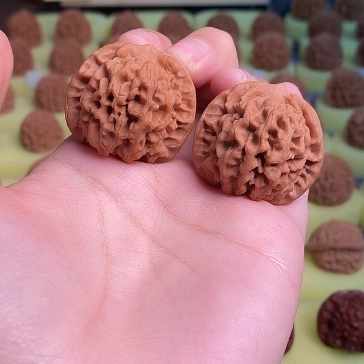 核桃秦岭闷尖狮子头35瑕疵