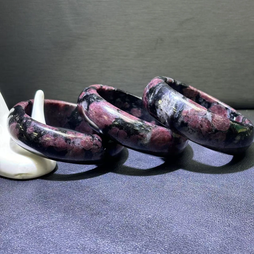 面面来财珠宝C10086-沙佛莱石榴石手镯-多样性发其一