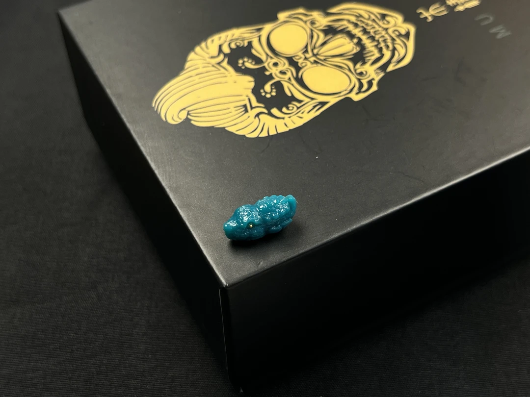 原矿绿松石小鳄鱼雕刻