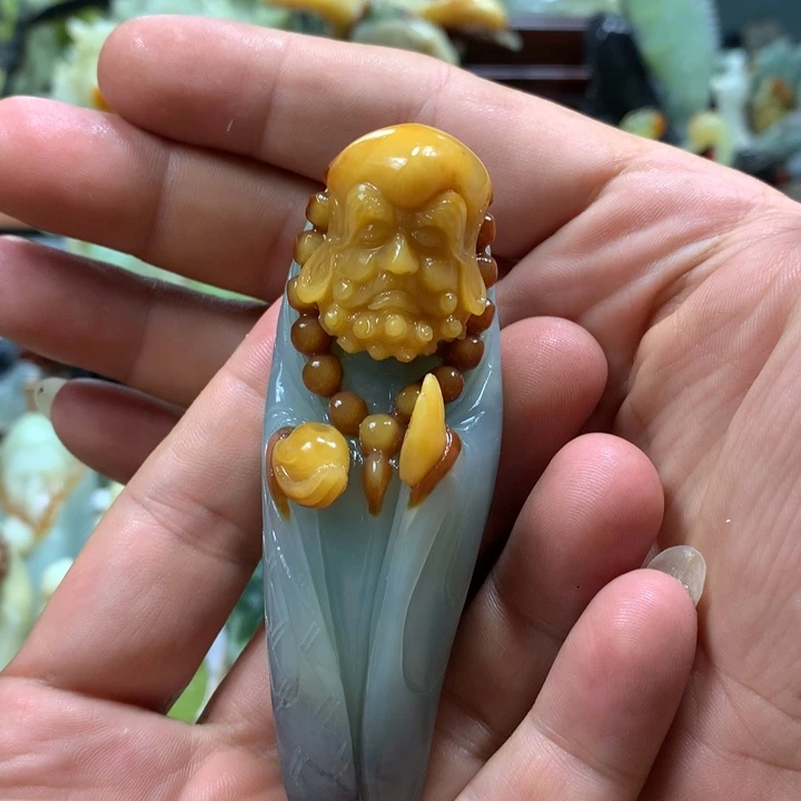 沧***司未镶嵌蛇纹石玉珠宝奇石
